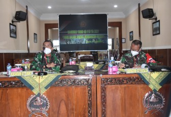 Kasrem 073/Makutarama Letkol Czi Hendro Edi Busono hadiri kegiatan rapat koordinasi teknis (Rakornis) TNI Manunggal Membangun Desa (TMMD). Bertempat di Aula Makorem 073/Makutarama jalan Diponegoro No. 28 Salatiga, Jawa Tengah. Kamis (18/2/2021).