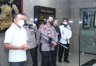 Listyo Sigit usai menerima kunjungan Menpora di Mabes Polri, Jakarta, Kamis (18/2/2021).