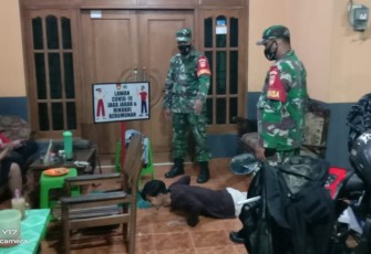 Anggota Koramil 02/Karangmalang Sertu Bambang Agus dan Sertu Joko Priyanto melaksanakan Patroli rutin wilayah dalam rangka Pemberlakuan Pembatasan Kegiatan Masyarakat (PPKM MIKRO) untuk Pengendalian Penyebaran Corona Virus (Covid -19) di Wilayah Kec. Karangmalang .