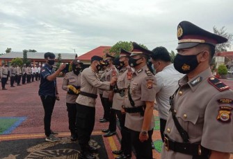 Kapolres Kaur AKBP Dwi Agung Setyono SIK MH Pimpin Sertijab Tiga Kapolsek Sesuai Prokes Covid-19 