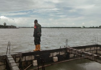 Sungai Silugonggo yang melintas di Pati meluap