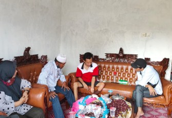 PWI Bengkulu Utara Beri Bantuan Pada Anggota yang Alami Luka Bakar 