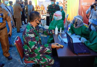 Dandim 1417/ Kendari Laksanakan Launching Suntik Vaksinasi Covid-19 Pertama di Kabupaten Konsel
