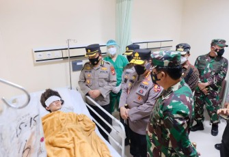 Kapolri Jenderal Listyo Sigit Prabowo Bersama Panglima TNI Marsekal Hadi Tjahjanto 