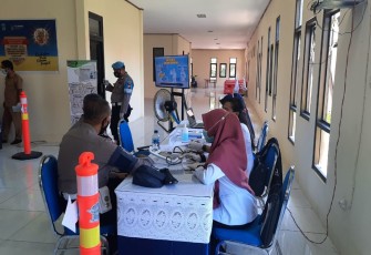 Sejumlah Penjabat Perwira Polres SBB Disuntik Vaksinasi COVID-19