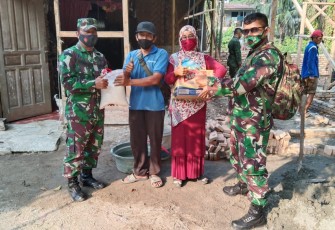 Selain Menerima Manfaat RTLH, Mereka Juga Dapat Bantuan Jum'at Berbagi Kodim 0209/LB