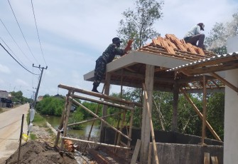TNI Manunggal Membangun Desa (TMMD)  ke-110 Kodim 0604/Karawang Tahun Anggaran 2021 untuk koramil 0405/Pedes mendapat tugas untuk membuat Pos Kamling.
