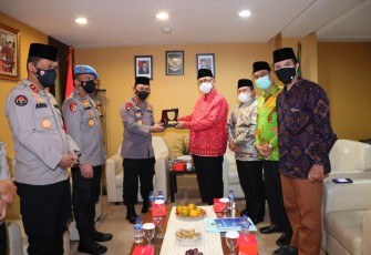 Kapolri Jenderal Polisi Listyo Sigit Prabowo bersama jajaran bersilaturahmi dengan pengurus pusat Lembaga Dakwah Islam Indonesia (LDII).