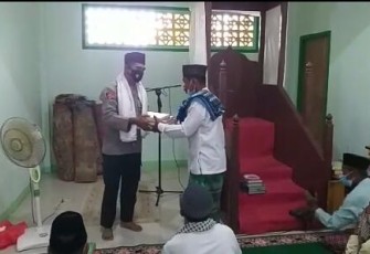 Khutbah di Mesjid Nurul Hidayah Mukadar Sampaikan Pesan Kamtibmas