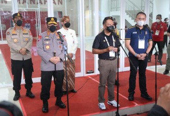Disela-sela kuinjunganya ke Jawa Tengah, Kapolri Jenderal Polisi Listyo Sigit Prabowo melakukan inspeksi mendadak (sidak) ke Stadion Manahan Solo, Kamis (25/3/2021).