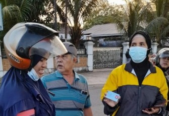 Lurah Sido Mulyo Ciduk Warga Buang Sampah di Median Jalan Hibrida