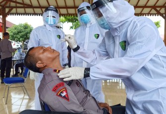 1200 Personel Polda Bengkulu dan Polres Jajaran Lakukan Rapid Tes Antigen