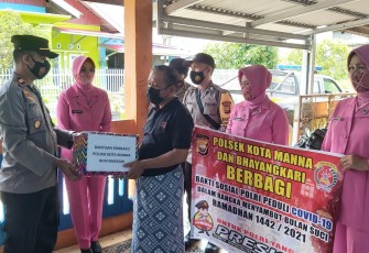 Peduli Ditengah Pandemi Kapolsek Kota Manna dan Bhayangkari Santuni Panti Asuhan