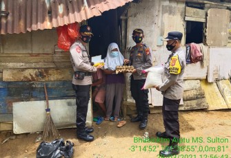 Polsek Putri Hijau Berbagi Pada Masyarakat