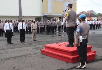 Kapolres Tulungagung Beri Penghargaan Kepada 7 Anggota Polisi Berprestasi
