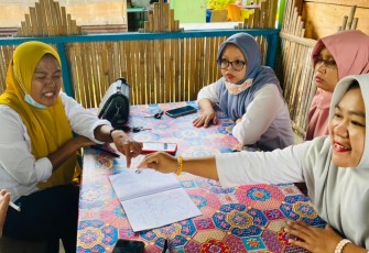 Sejumlah Tenaga Harian Lepas Badan Pendapatan Daerah Bengkulu Utara keluhkan Kecilnya Gaji (Foto : Ismail)