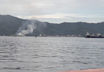 Foto Kapal Terbakar Yang Sudah Berhasil di Padamkan