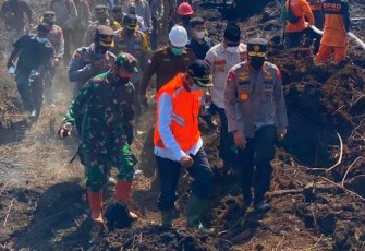 Kapolda Aceh Irjen Pol Drs Wahyu Widada M Phi l Tinjau Titik Api Karhutla di Aceh Barat dan Nagan Raya