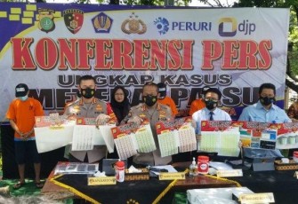 Polda Metro Jaya Gelar Konferensi Pers Pengungkapan Kasus Pemalsuan Materai Rp 37 Milliar