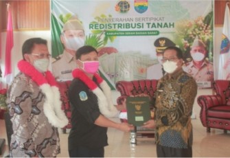 Wamen ATR/BPN RI Bagi 2983 Sertifikat Tanah ke Warga SBB