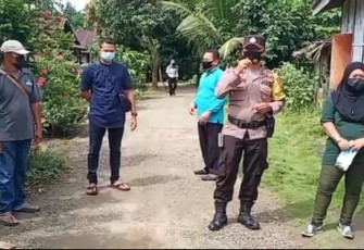 Bhabinkamtibmas Polsek Tebing Tinggi Lakukan Penyemprotan Disinfektan 