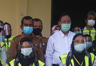 Kepala BDI Medan didampingi Kadis Perindagkop dan UKM Aceh Singkil Bersama dengan Pemuda Daerah Setempat
