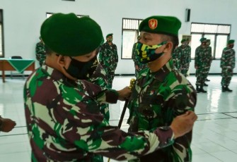 Komandan Korem 071/Wijayakusuma, Kolonel Inf Dwi Lagan Safrudin, S.I.P., melantik prajurit-prajuritnya yang naik pangkat