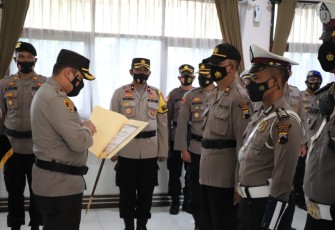 Kapolres Kendal AKBP RAPHAEL SANDY CAHYA PRIAMBODO ,S.I.K pimpin Sertijab Kasat Reskrim dan beberapa Kapolsek