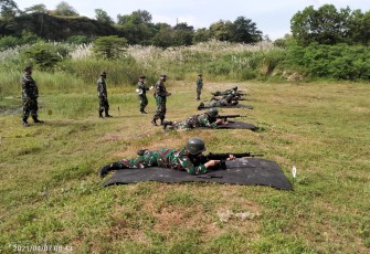 Denkesyah 03.04.03 Cirebon tetap melaksanakan kegiatan Latihan Menembak Senjata Ringan (Latbakjatri) Triwulan I TA. 2021 dengan tidak melupakan Protokol Kesehatan