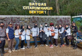 Sektor 1 Satgas Citarum Harum menerima kunjungan Ketua DPRD Prov. Jabar Hj. Diah Fitriana bersama rombongan