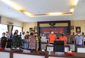 Kapolres Kendal AKBP Raphael Sandy Cahya Priambodo saat mengikuti peluncuran aplikasi SIM Nasional Presisi atau Sinar, Selasa 13 April 2021 secara virtual.