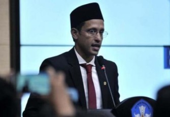 Nadin  Makarim saat memberikan keterangan di depan Media