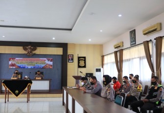 Kapolres Kendal memimpin penanda tanganan Pakta Integritas Penerimaan Anggota Polri  Tahun 2021 bertempat di Aula Mapolres Kendal pada hari Jum'at tanggal 16/4/2021.