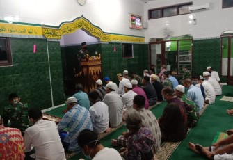 Komandan Kodim 0735 Surakarta (Solo) Letkol Inf Wiyata S Aji SE,MDS adakan Safari Sholat Subuh berjamaah bertempat di Masjid Baiturrahman SMAN 7 Jl.Pulanggeni 1 Kp.Sutogunan RT 06 RW 04 Tipes Serengan Kota  Surakarta, diikuti oleh Danramil 03 Serengan Kapten Inf Tri Sakti K berserta Anggotanya, (19/04). 