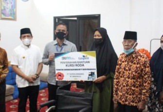 Berkah Ramadan, Pemkot dan PT Taspen Berikan 10 Unit Kursi Roda Untuk Pensiunan