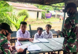 Dansatgas Pamtas RI-MLY Yonif 407/PK, Letkol Inf Catur Irawan dalam rilis tertulisnya di Pos Kotis Nanga Badau, Kabupaten Kapuas Hulu, Kalbar. Sabtu (24/04/2021).