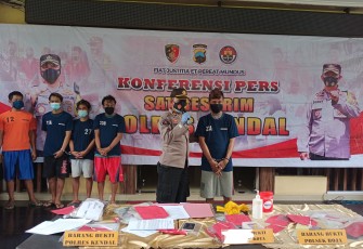 Polres Kendal gelar pers rilis di lobi Mapolres pada hari Rabu, 7/4/2021,
