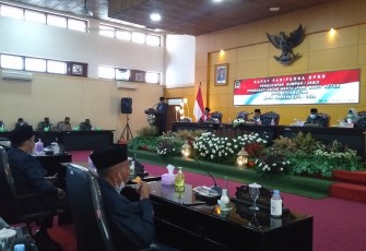 Walikota Santoso Berikan Sambutan di Acara Pengambilan Sumpah/Janji Jabatan PAW Wakil Ketua DPRD Kota Blitar (foto : Faisal NR / Klikwarta.com) 