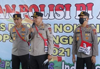 Kakorbinmas Baharkam Polri Irjen Pol Suwondo Nainggolan SIK MH Meninjau Kegiatan Polisi di Papua