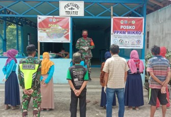Babinsa Monitoring Posko PPKM Mikro di Desa Binaan