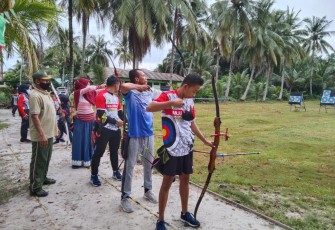 Kasdim 1016/Palangka Raya Pimpin Pembinaan Club Panahan P2AC Kalteng