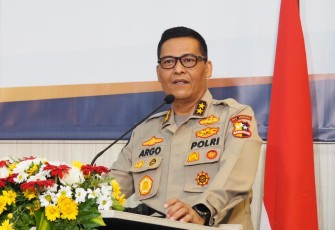 Kepala Divisi Humas Polri Irjen Argo Yuwono saat menyampaikan penangkapan Bupati Nganjuk ini merupakan wujud sinergitas pertama kalinya KPK dan Polri dalam mengungkap perkara korupsi yang melibatkan kepala daerah. 