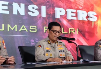 Kadiv Humas Polri Irjen Argo Yuwono dalam konferensi pers 100 hari kinerja Kapolri, di Gedung Humas Polri, Jakarta Selatan, Senin (17/4/2021).
