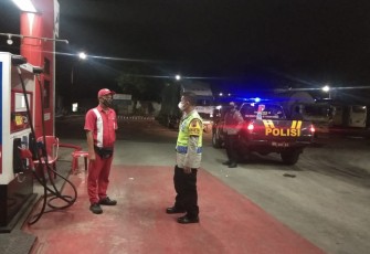 Anggota Polsek Patebon laksanakan Patroli Blue Light pada Hari Minggu, 30/5/2021.