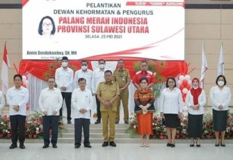 Walikota Bitung Maurits Mantiri saat hadiri pelantikan Dewan Pengawas dan Pengurus PMI Sulut