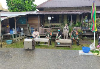 Terus Cegah Covid-19, Babinsa Kodim 1206-02/Semitau Bersama satgas covid19 Berikan Himbauan Tentang Disiplin Protkes