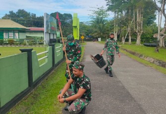 Jaga Kebersihan, Personil Kodim 1206/PSB Laksanakan Pembersihan Di Makodim