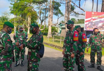 Sebelum Melaksanakan Apel Pagi Personil Tetap Mengutamakan Prokes Covid-19