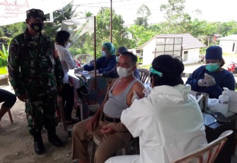 Partisipasi Koramil 1016/08 Tumbang Miri Dalam Mendukung Program Vaksinasi di Wilayah