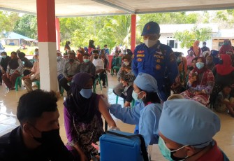 Polres Karimun Laksanakan Kegiatan Nasi Kapau Vaksinasi
